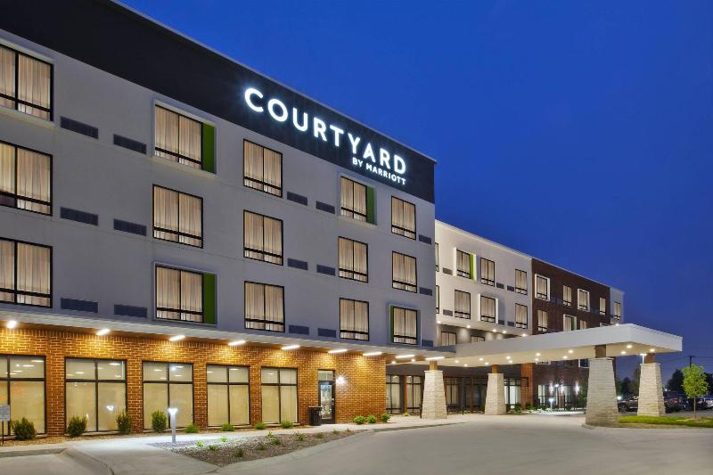 فندق Courtyard By Marriott St. Joseph Benton Harbor