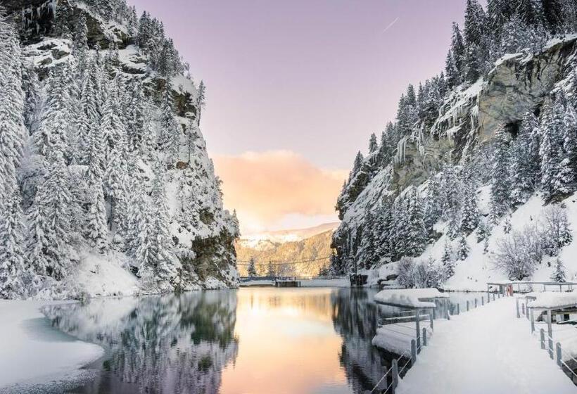 هتل Ecrin Blanc Resort Courchevel   Aquapark