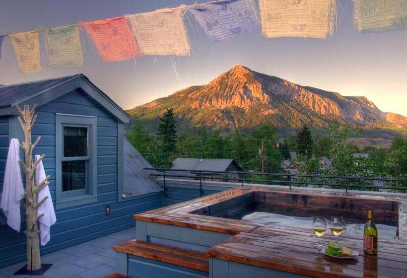 هتل Eleven Scarp Ridge Lodge