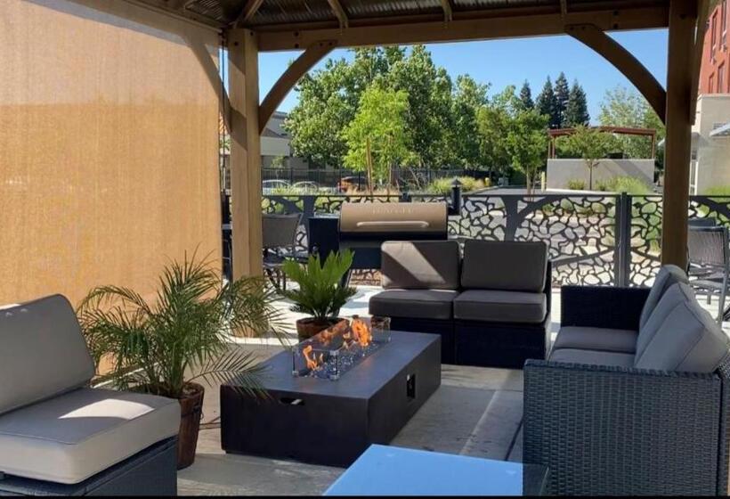 هتل Holiday Inn Express & Suites   Chico, An Ihg