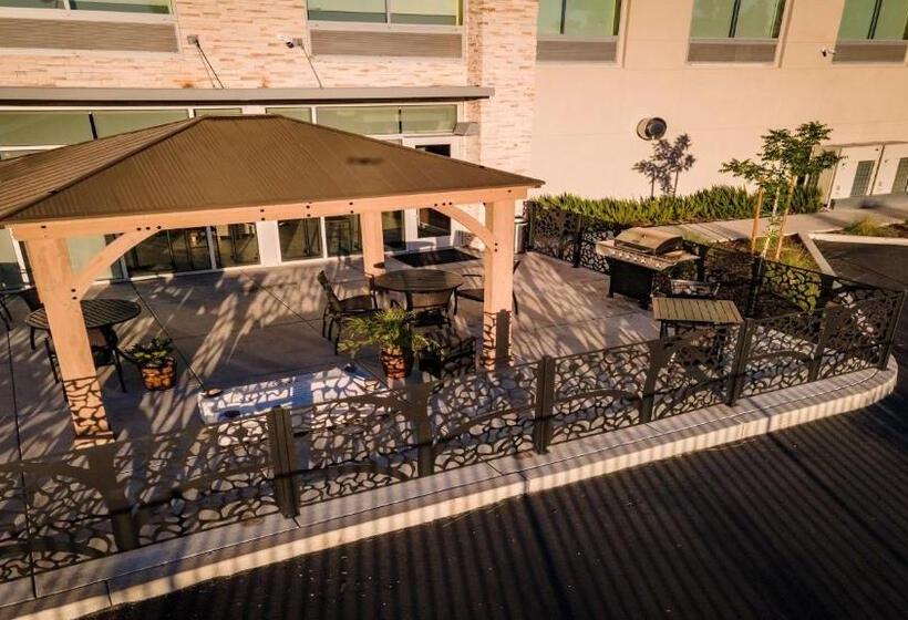 هتل Holiday Inn Express & Suites Chico, An Ihg