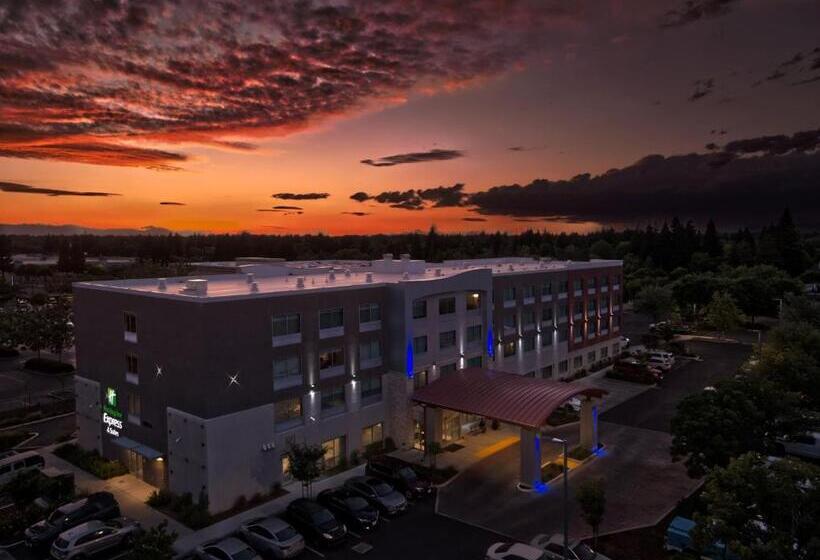 هتل Holiday Inn Express & Suites   Chico, An Ihg