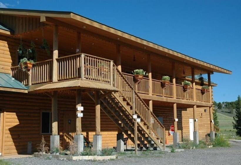 هتل Lava Mountain Lodge