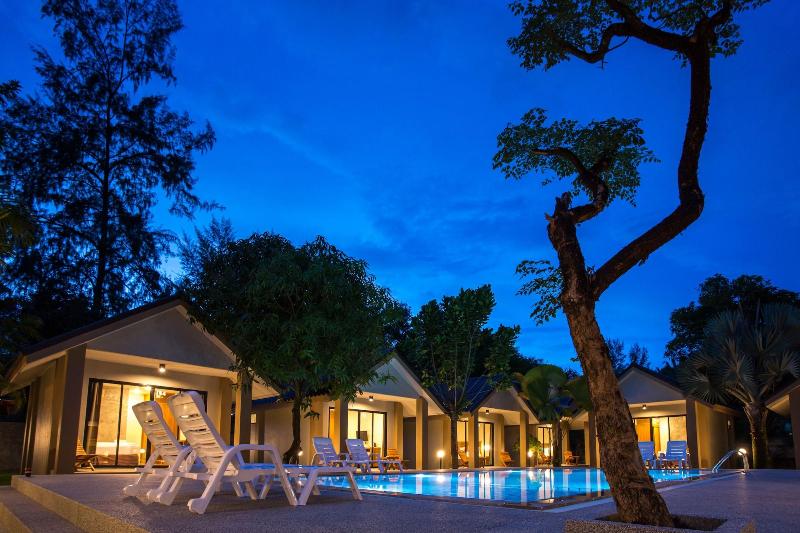 호텔 Light Khaolak Resort