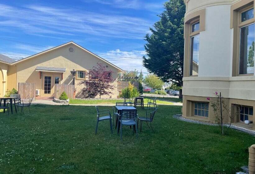 فندق Manresa Castle