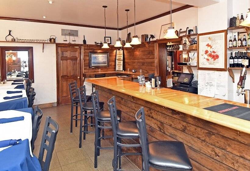 هتل The Country Inn Of Berkeley Springs