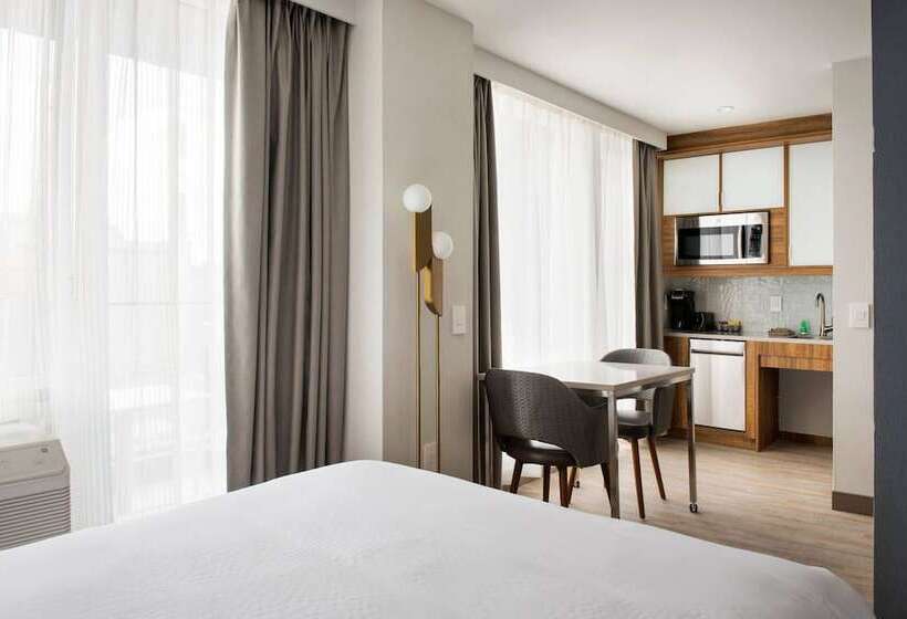 هتل Towneplace Suites By Marriott New York Long Island City