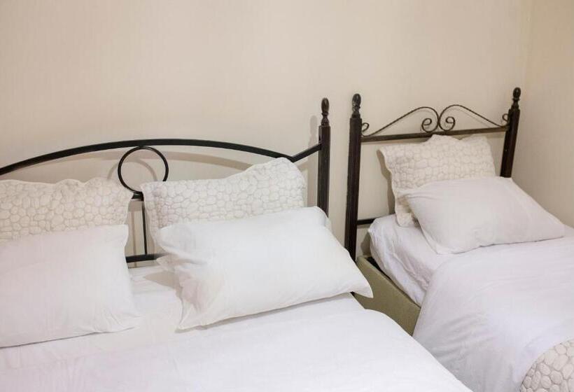 Kamelya Cave Hostel
