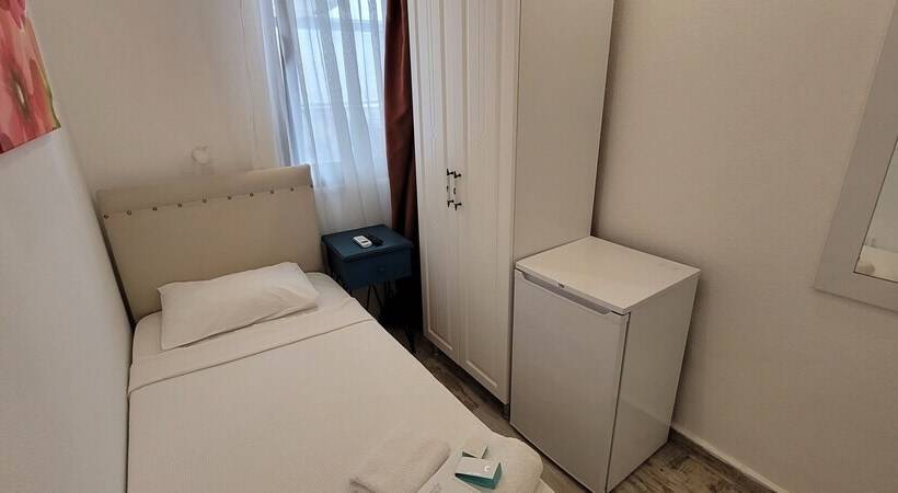 Tenes Otel