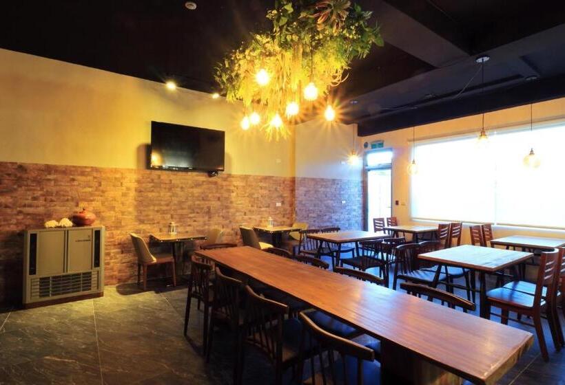 تختخواب و صبحانه Two Home Inn