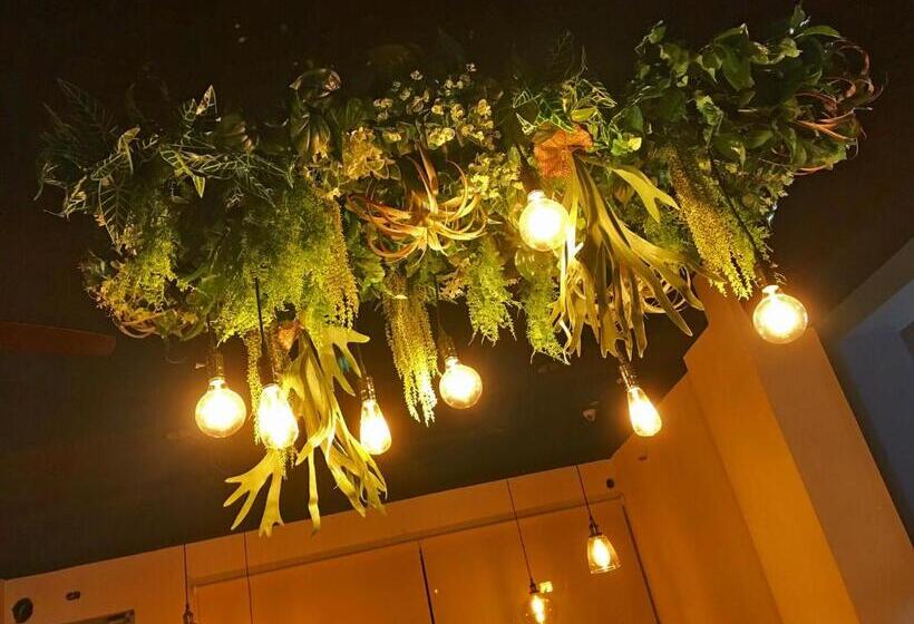 تختخواب و صبحانه Two Home Inn