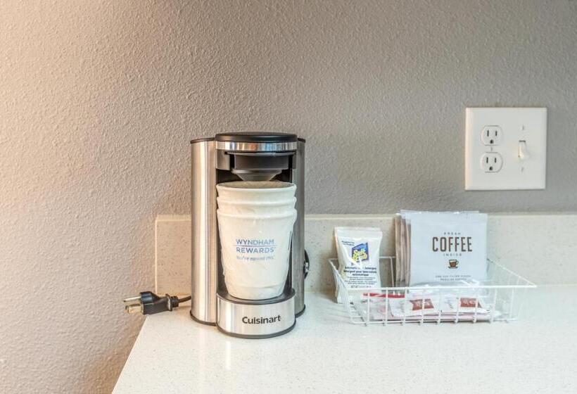 Hawthorn Extended Stay By Wyndham Loveland