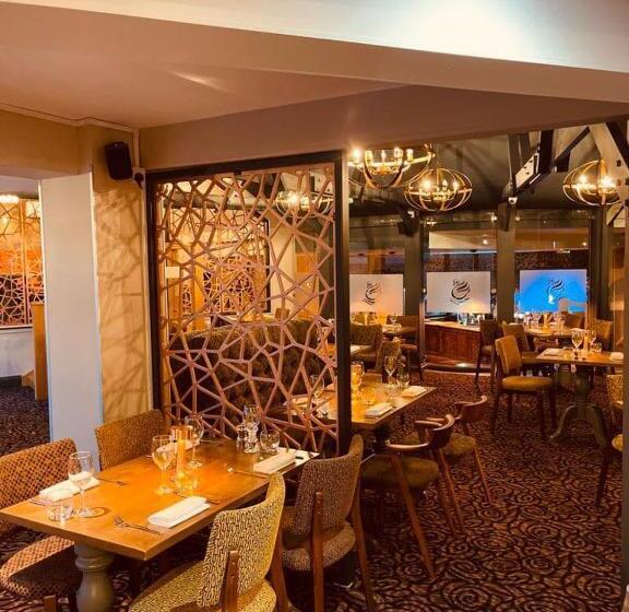 פונדק The White Swan