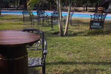 هتل Acamms Gardens Lodge Mongu