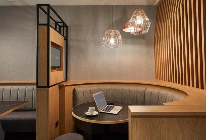 בית מלון כפרי Courtyard By Marriott Oxford City Centre