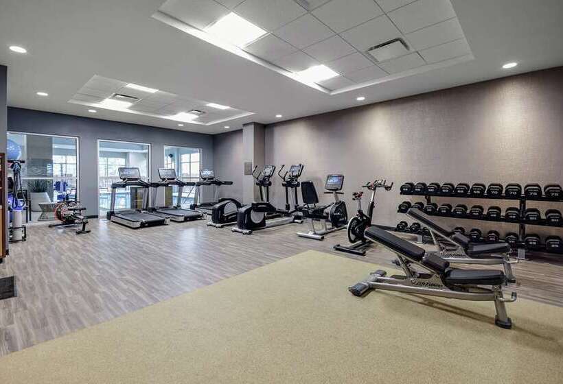 فندق Embassy Suites By Hilton Jonesboro Red Wolf Convention Center