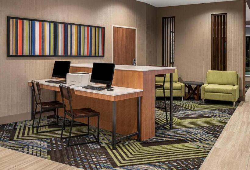 هتل Holiday Inn Express & Suites   Odessa I 20, An Ihg