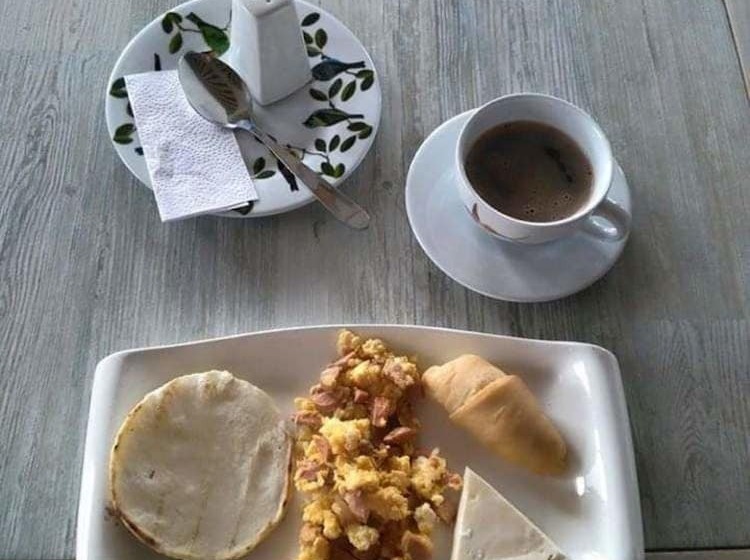 هتل Hostal De Jahn