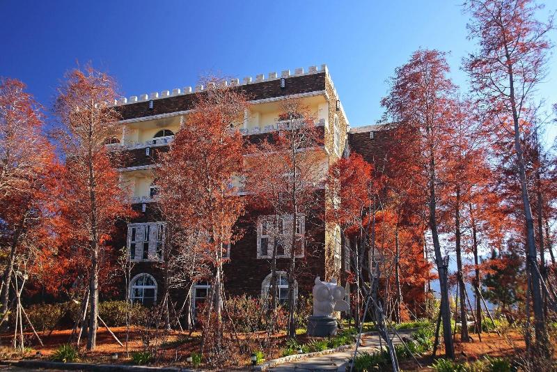 هتل Huis Ten Bosch