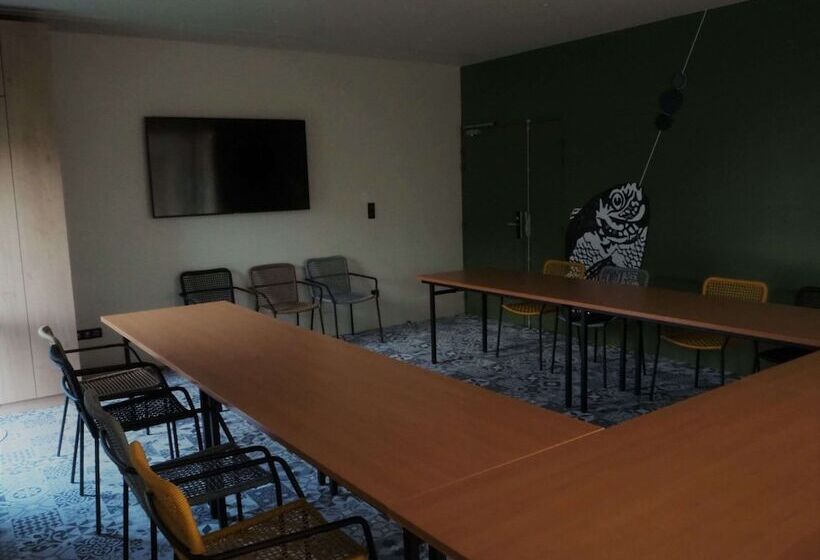 هتل Ibis Styles Arcachon Gujanmestras