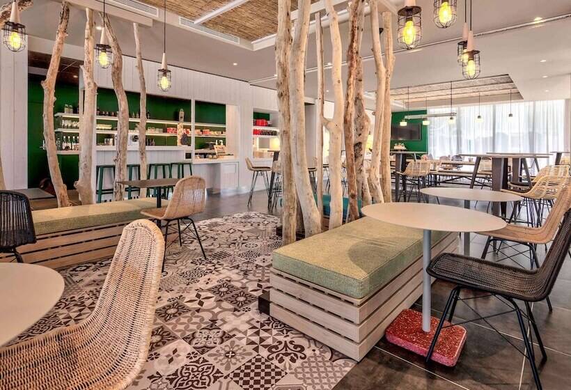 هتل Ibis Styles Arcachon Gujanmestras