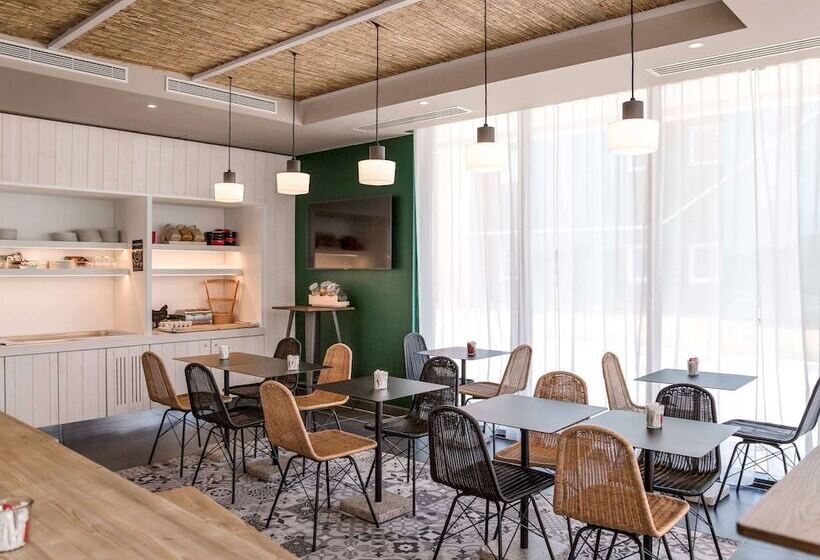 هتل Ibis Styles Arcachon Gujanmestras