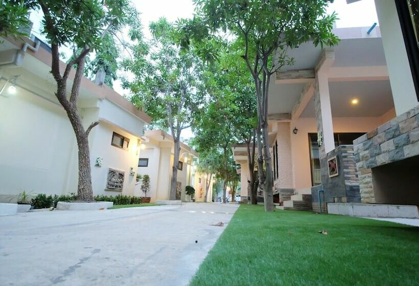 هتل Khumphyazaw Resort