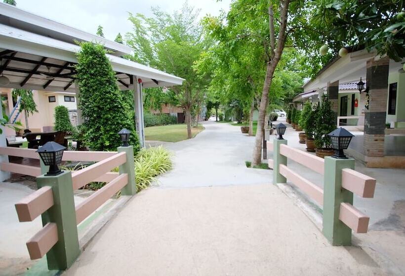 هتل Khumphyazaw Resort