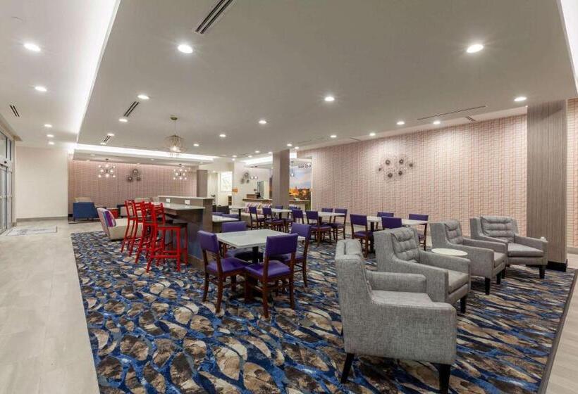 فندق La Quinta Inn & Suites By Wyndham Lafayette Oil Center