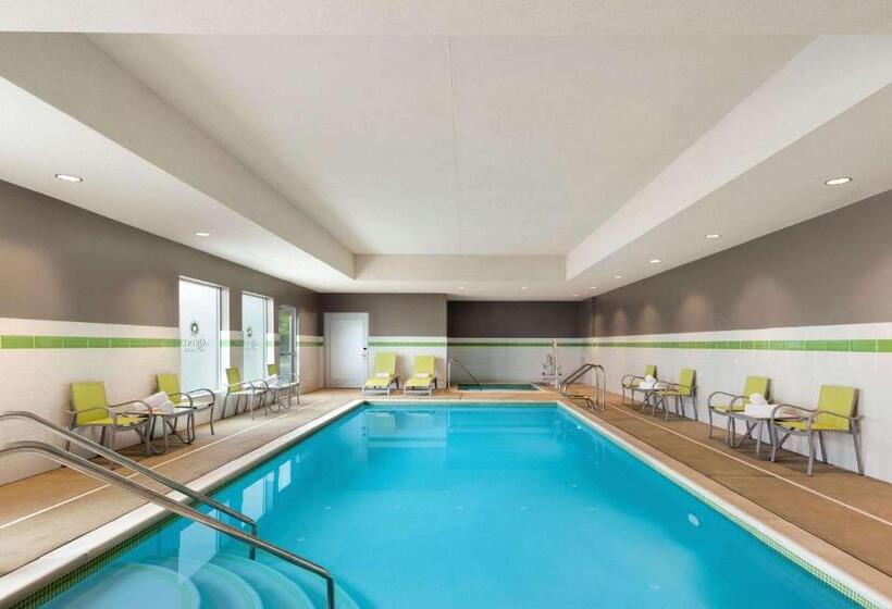 هتل La Quinta Inn & Suites By Wyndham Burlington