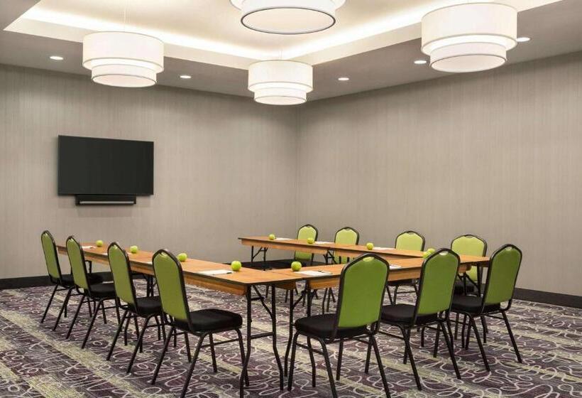 هتل La Quinta Inn & Suites By Wyndham Burlington