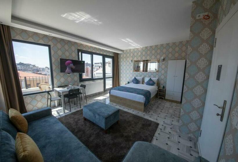 هتل Royal Taksim Suites