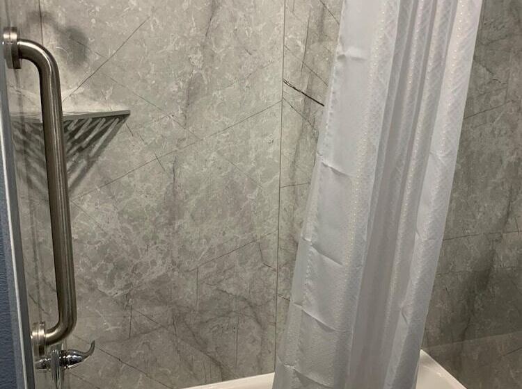 هتل Scottish Inns And Suites Scarsdale