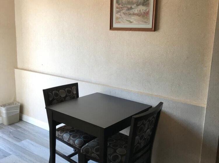 فندق على الطريق Manhattan Inn & Suites