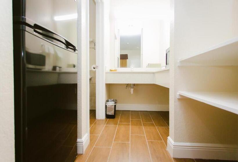 מוטל Scottish Inn & Suites