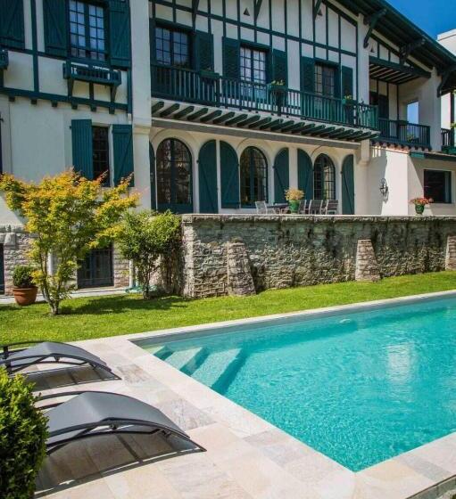 پانسیون Maison Cuevas