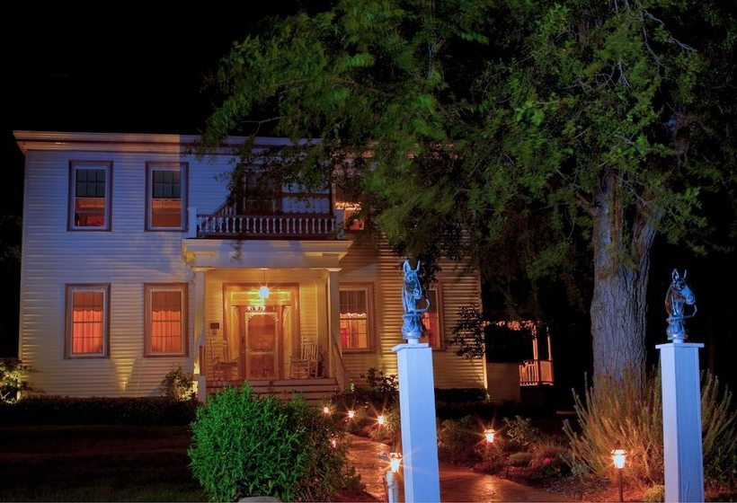 צימר Bybee's Historic Inn