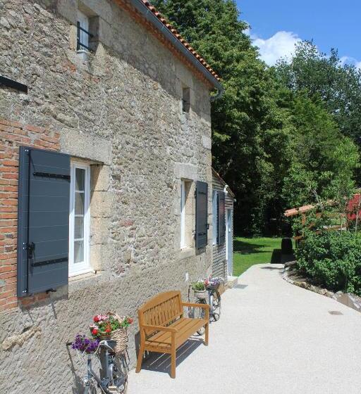 تختخواب و صبحانه Chambres D'hôtes Logis Charrier Le Petit Bignon