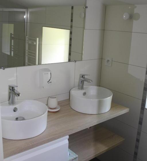 تختخواب و صبحانه Chambres D'hôtes Logis Charrier Le Petit Bignon