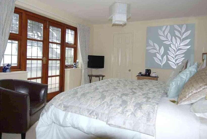 Bed and Breakfast Cleavers Lyng 16th Century Country House