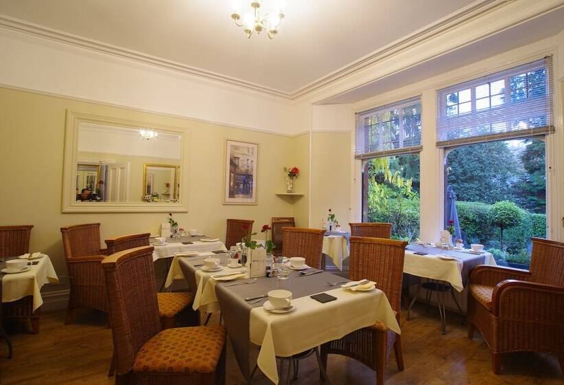 تختخواب و صبحانه Dene House Guest House