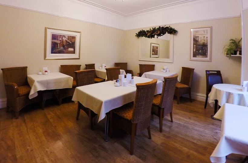 تختخواب و صبحانه Dene House Guest House