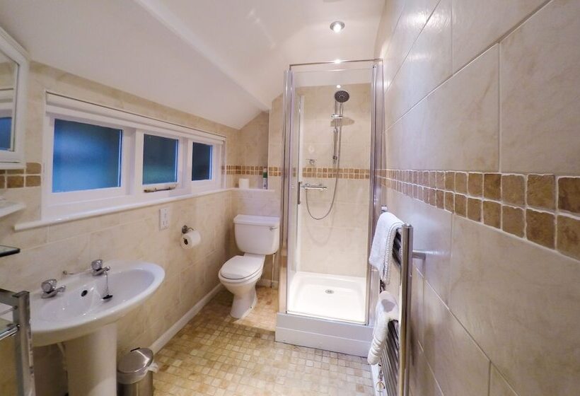 تختخواب و صبحانه Dene House Guest House