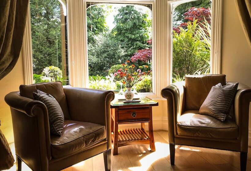 تختخواب و صبحانه Dene House Guest House