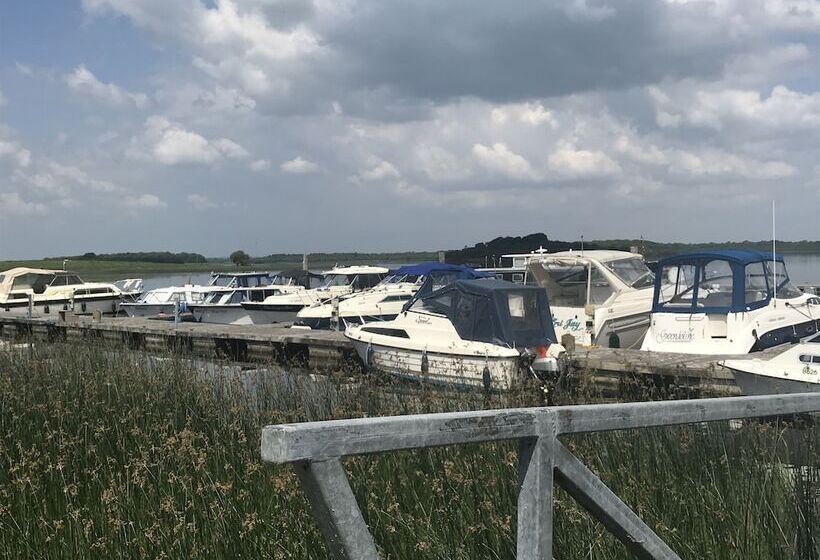 مبيت وإفطار Knockninny Country House & Marina