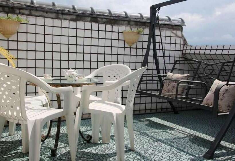 تختخواب و صبحانه Maple