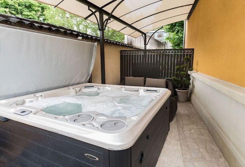 تختخواب و صبحانه Villa 216