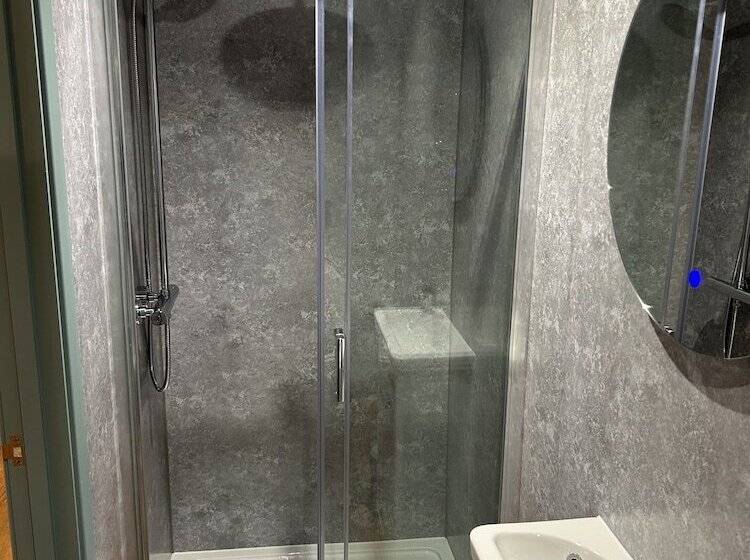 مسافرخانه The Ship