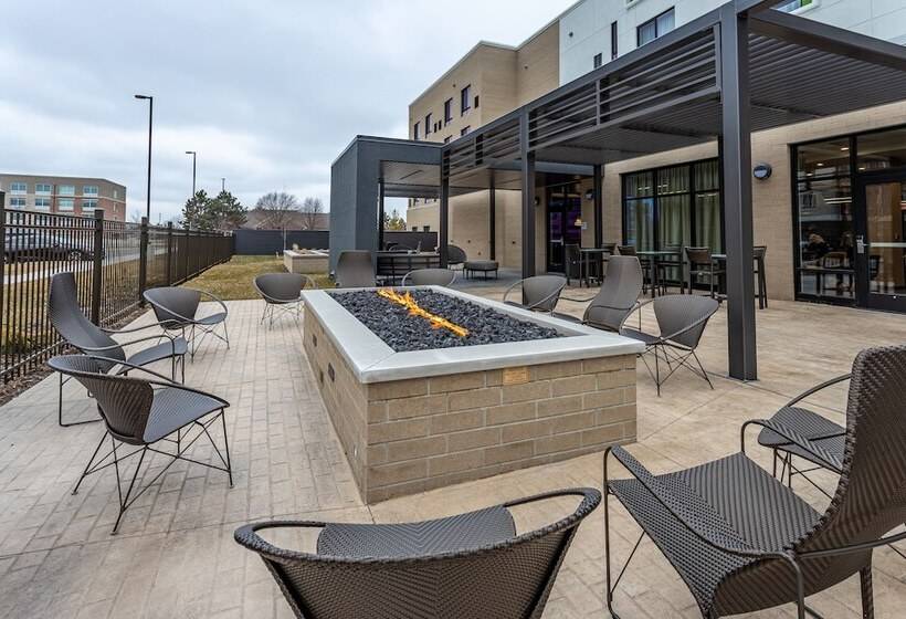 فندق Courtyard By Marriott East Lansing Okemos