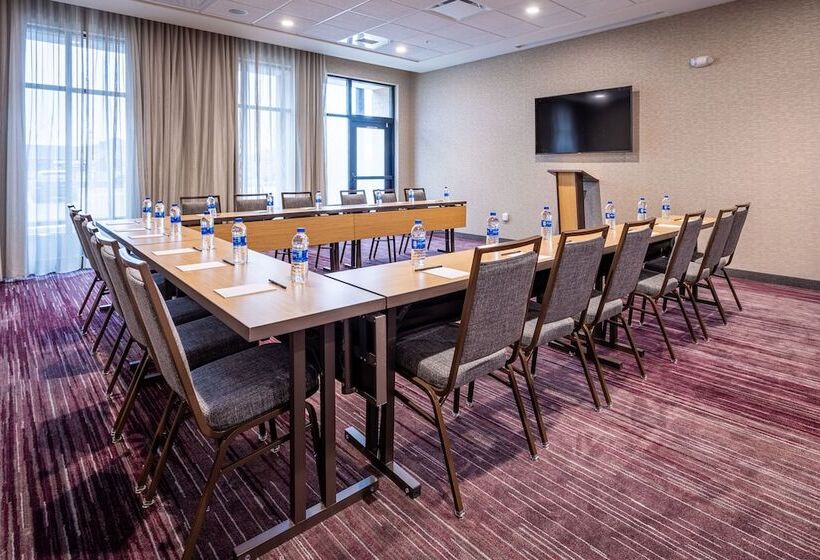 فندق Courtyard By Marriott East Lansing Okemos